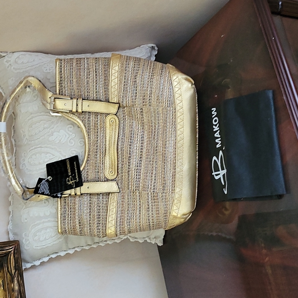 B MAKOWSKY WOMEN PURSE , BAG ,new with bag, gold 12"x15"
